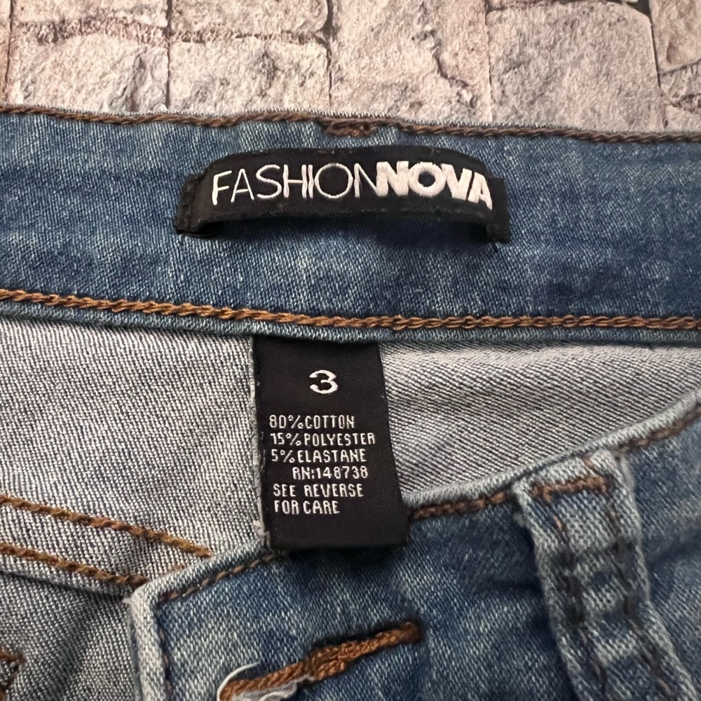 Fashion Nova Passionate From Miles Away Jeans - Women Size 3 - Picture 5 of 6